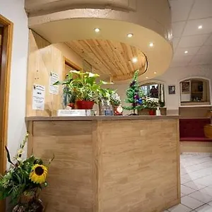 saint-christophe-lourdes.midi-pyreneeshotels.com/